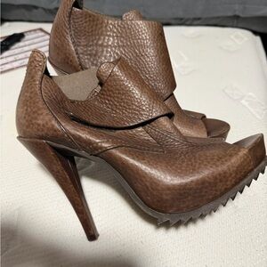 Pedro Garcia Textured Brown Leather Heels